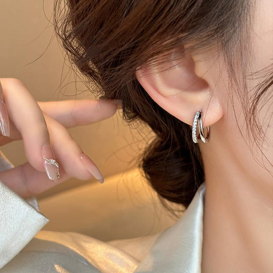 S925 silver needles, pure titanium steel, hypoallergenic double-loop stud earrings.